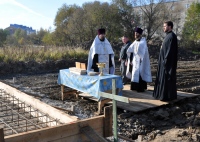 В поселке Березовка совершен молебен на месте строительства воскресной школы